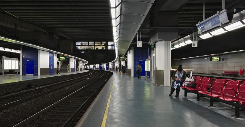 Bip de fermeture, crissements et annonces saturées : et si le Transilien avait sa propre bande-son ?