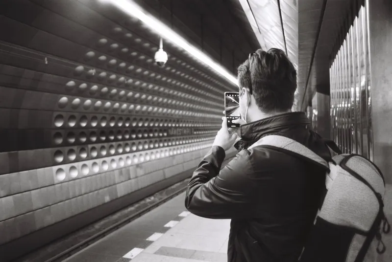 Panne sur la ligne ? Voici comment transformer 45 minutes de galère en temps gagné