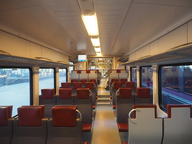Après 22 heures, le Transilien change de visage : voyage dans les derniers trains, entre confidences et habitués méconnaissables